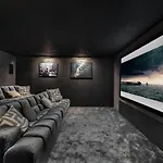 De Luxe Avec Jacuzzi, Salle Cinema Et Piscine Au Centre De - Fr-1-569-10 Chalet *