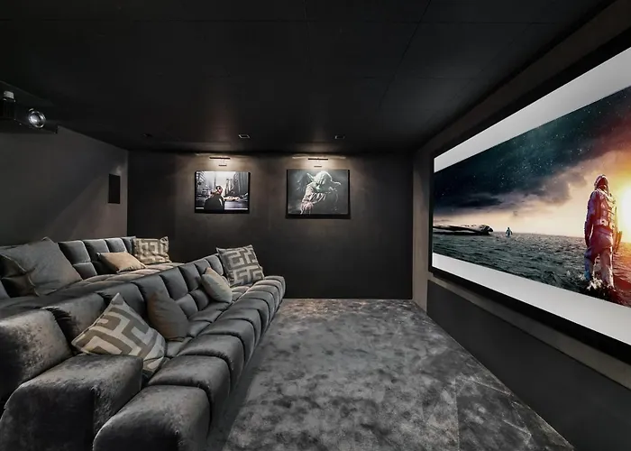 De Luxe Avec Jacuzzi, Salle Cinema Et Piscine Au Centre De - Fr-1-569-10 בקתה *