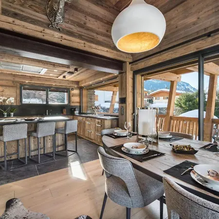 De Luxe Avec Jacuzzi, Salle Cinema Et Piscine Au Centre De - Fr-1-569-10