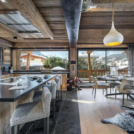 Chalet De Luxe Avec Jacuzzi, Salle Cinema Et Piscine Au Centre De - Fr-1-569-10 Megeve