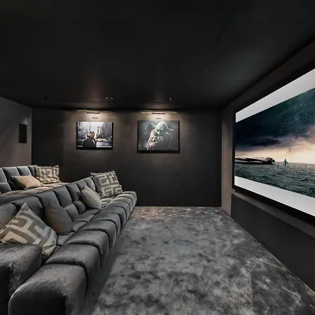 De Luxe Avec Jacuzzi, Salle Cinema Et Piscine Au Centre De - Fr-1-569-10 בקתה *