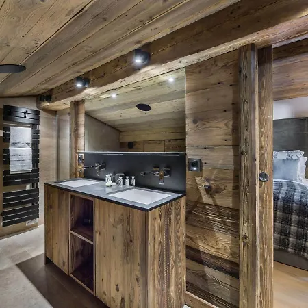 Chalet De Luxe Avec Jacuzzi, Salle Cinema Et Piscine Au Centre De - Fr-1-569-10 Megeve