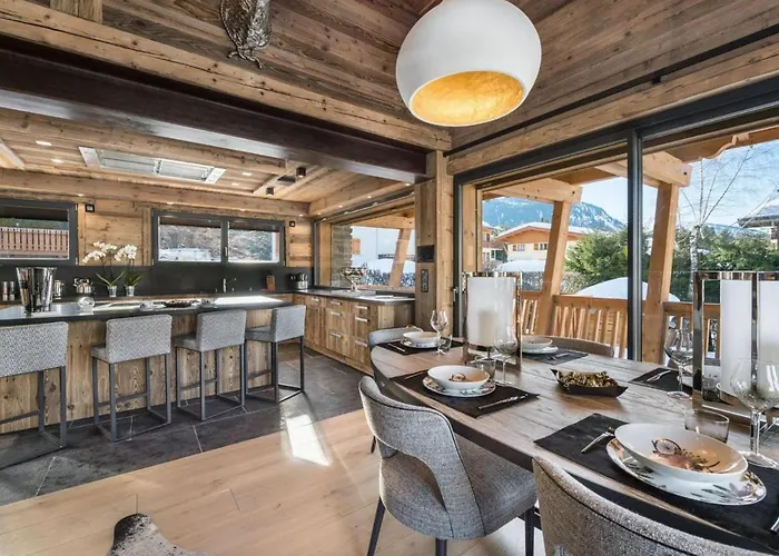 De Luxe Avec Jacuzzi, Salle Cinema Et Piscine Au Centre De - Fr-1-569-10