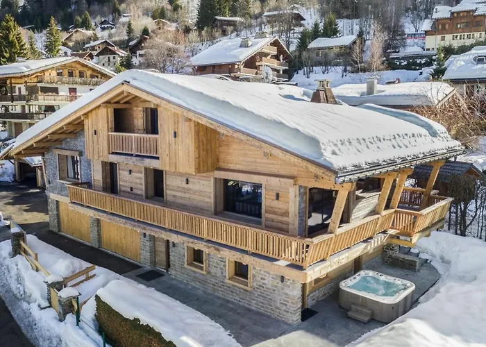 Chalet De Luxe Avec Jacuzzi, Salle Cinema Et Piscine Au Centre De - Fr-1-569-10 Megève