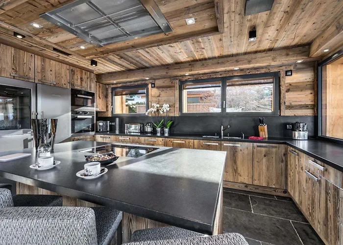 Chalet De Luxe Avec Jacuzzi, Salle Cinema Et Piscine Au Centre De - Fr-1-569-10